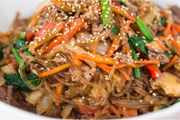 Чапче 잡재 – крахмальная лапша с овощами и говядиной - блюдо корейской кухни